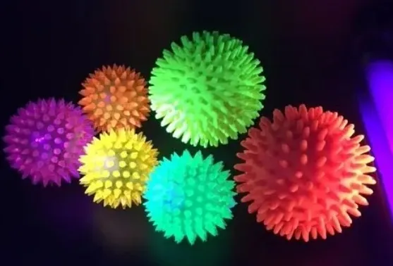 Spiky bold UV Ø 7 cm. X-005320