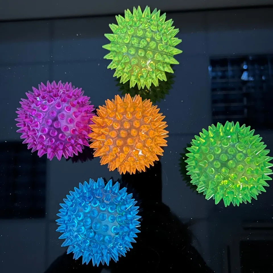 Spiky bold UV Ø 8 cm. X-005320-1