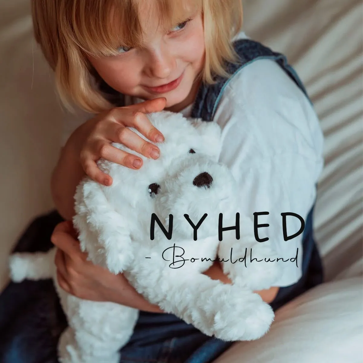 Sig hej til vores nye tyngdedyr – bomuldshund 0,6 kg 🤍
Den er ikke bare nuttet… den skaber også ro og tryghed hos børn 💤

Den bløde, krøllede pels og den lette tyngde gør den perfekt som krammeven – både ved sengetid og når der er brug for lidt ekstra nærvær 💛

✔️ Beroligende effekt
✔️ Ultrablød og kærlig
✔️ Perfekt gaveidé 🎁